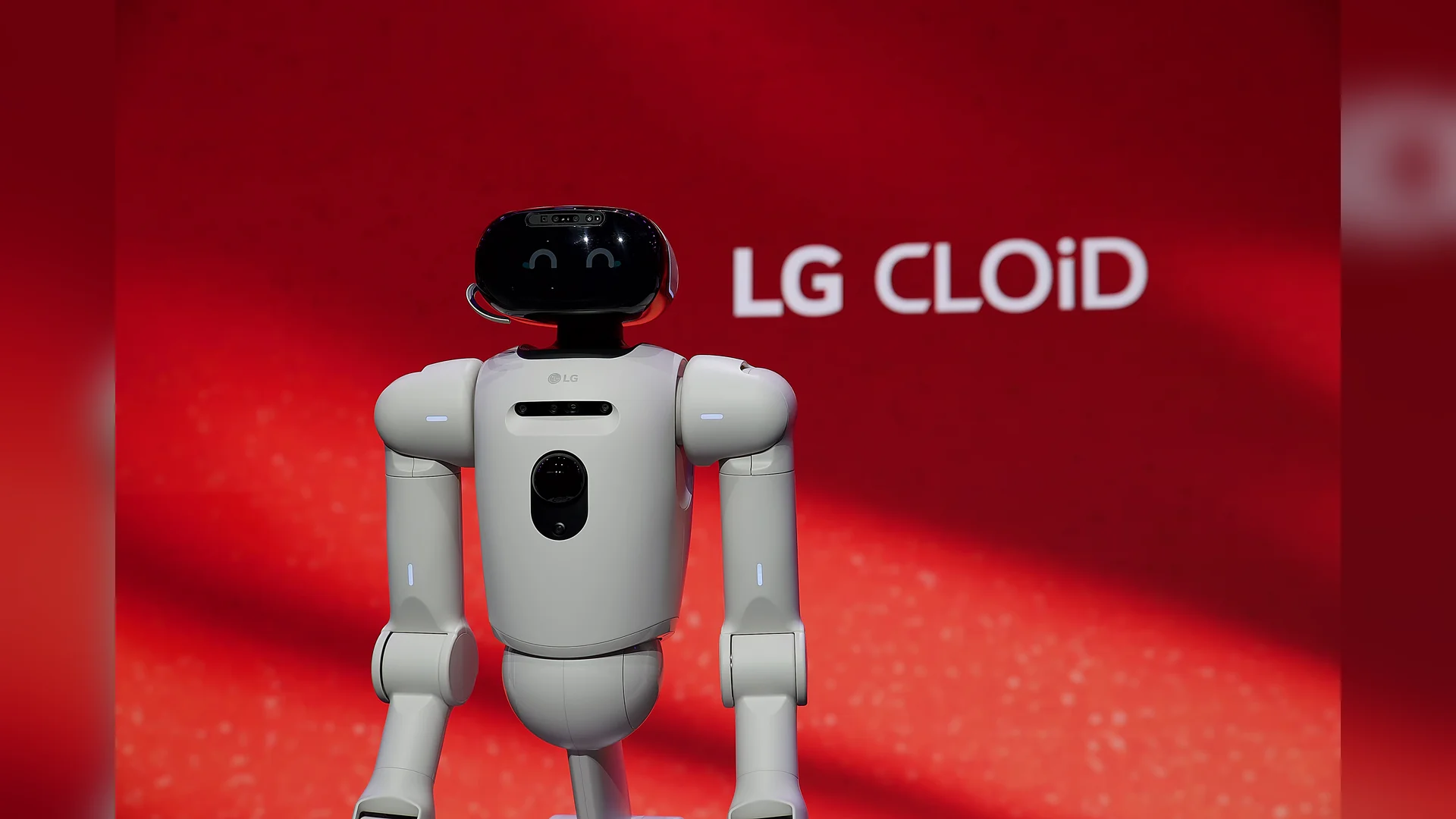 LG revela robô que transforma casa em zero esforço!