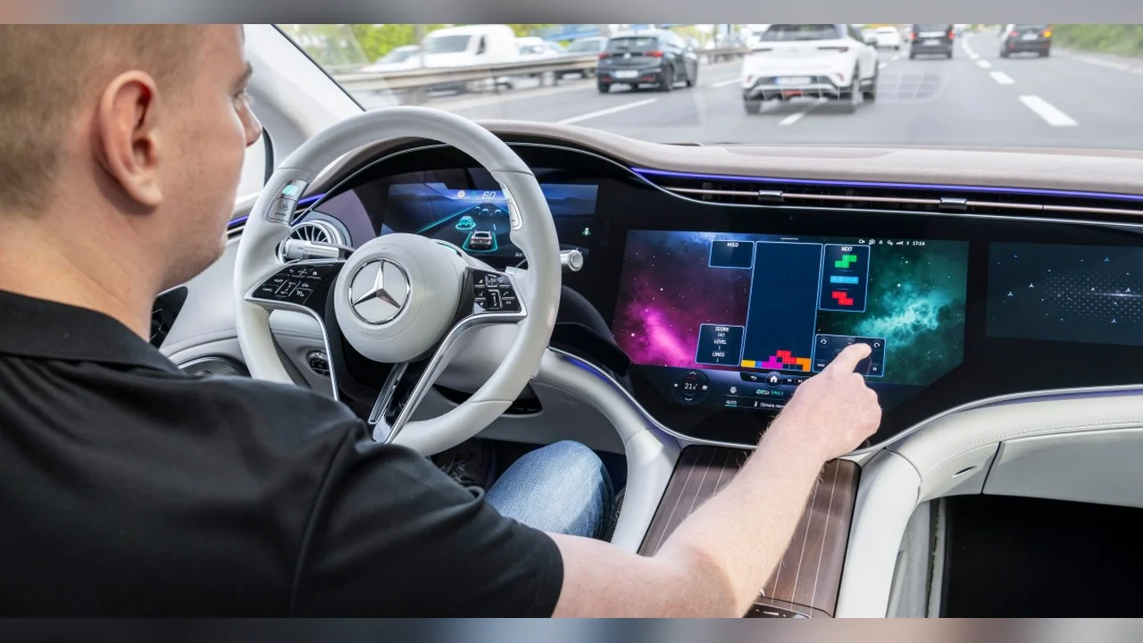 Mercedes-Benz Abandona Level 3: Revolução no Autopiloto Chega em 2026
