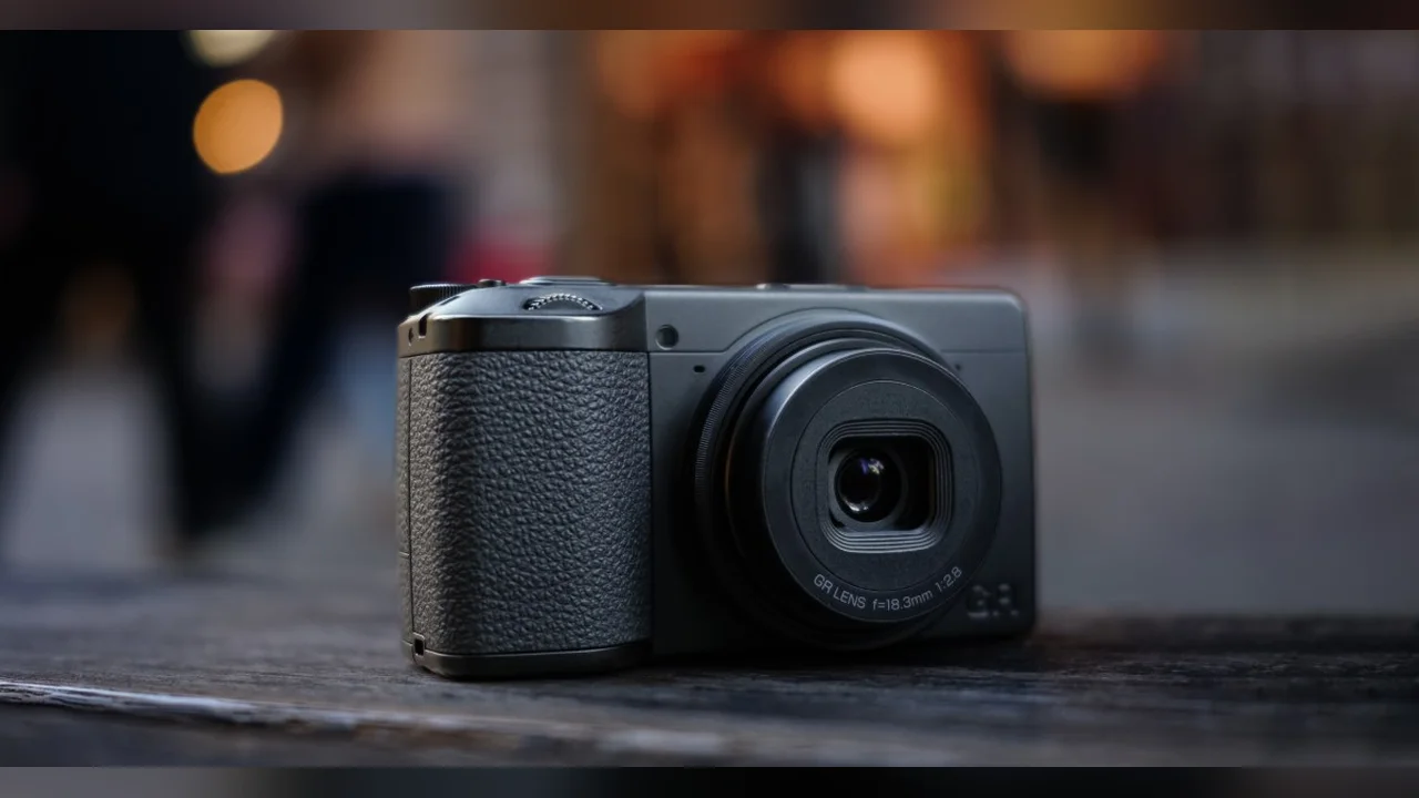 Revolução: Ricoh Lança Câmera Monocromática Inédita em 2026