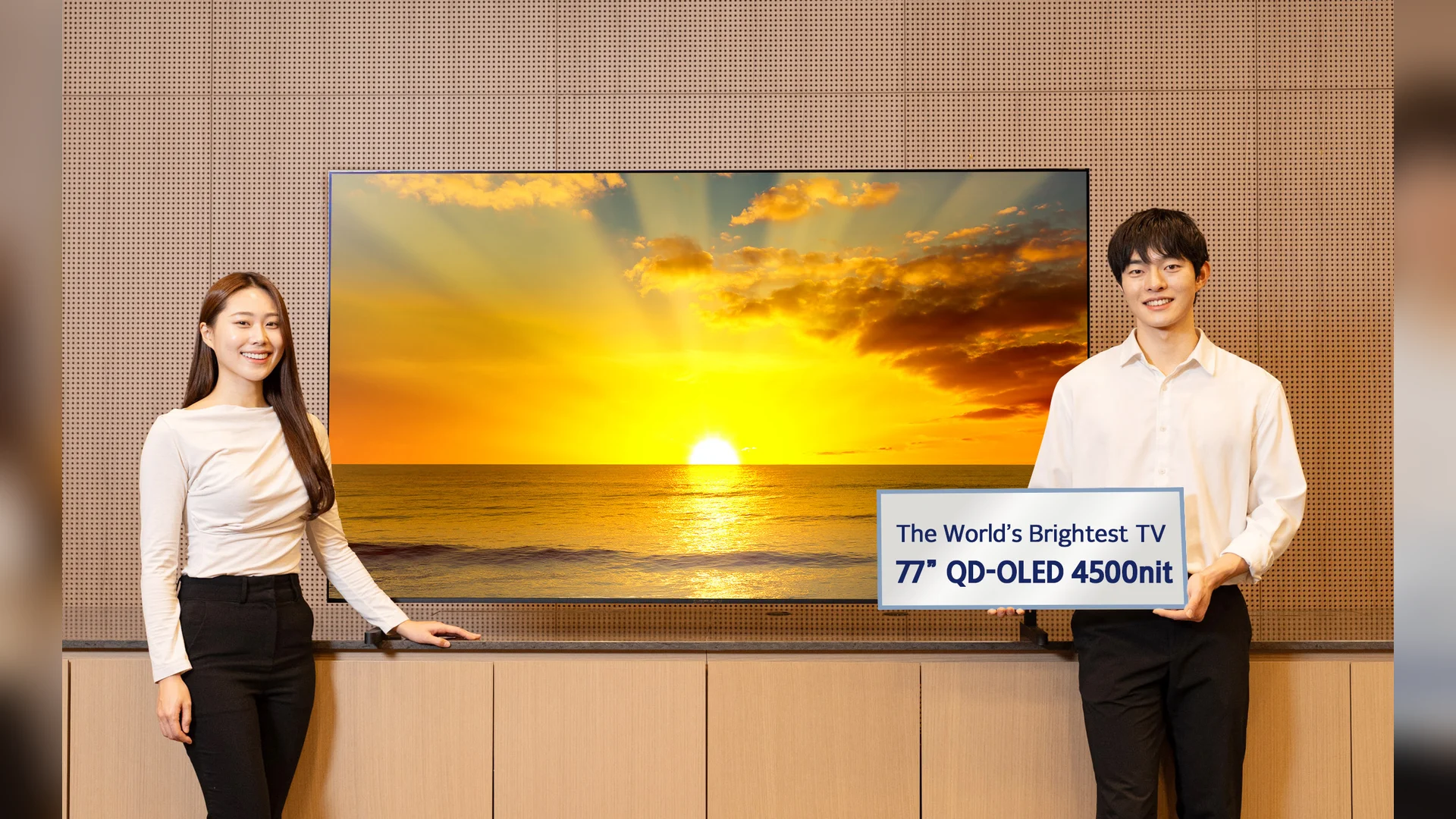 Samsung revela TV QD-OLED com 4.500 nits e IA