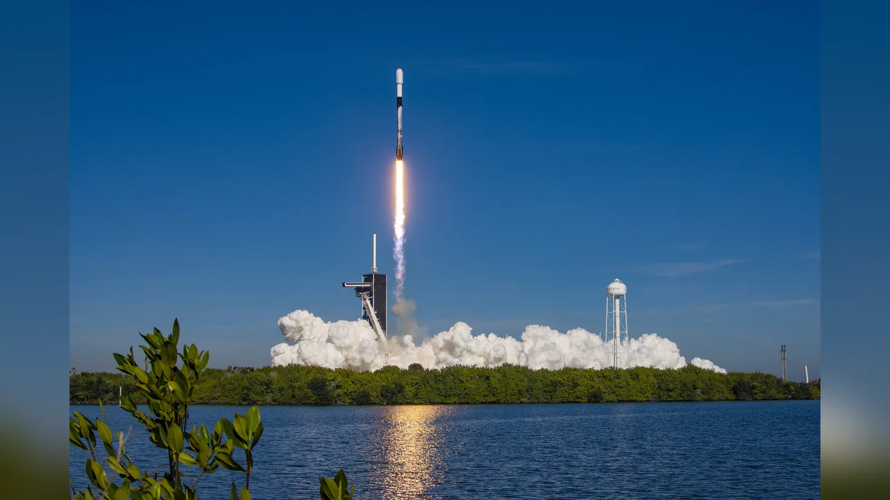SpaceX's Inédita Revolution: FCC Clears 7,500 Starlink 2.0 Satellites for 2026
