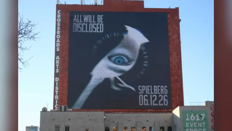 Steven Spielberg Revela: Mural MISTERIOSO de 'Disclosure Day' Em Kansas City