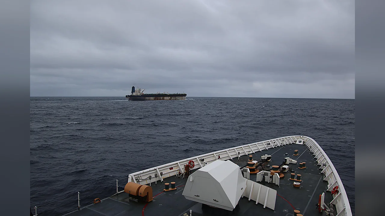 Tensão máxima: EUA interrompem petroleiro russo e Brasil em risco